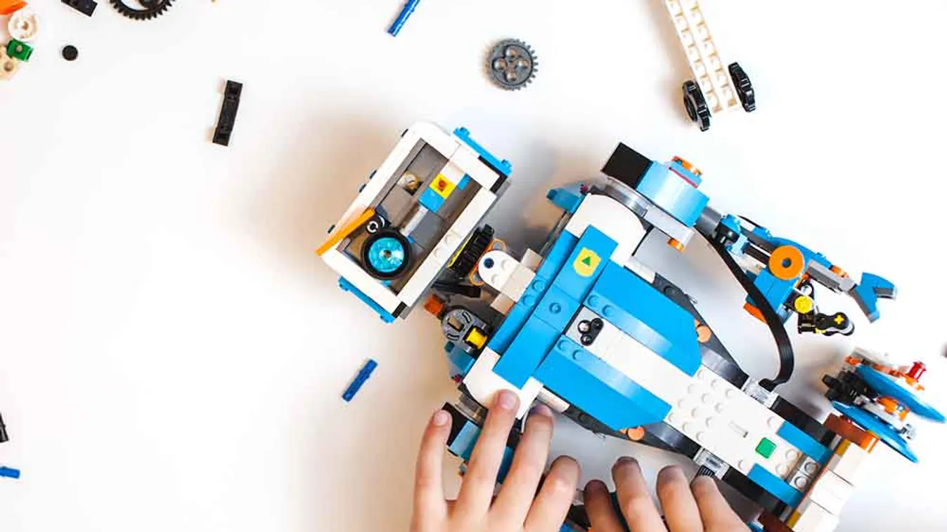 Látássérült gyerekeknek fejleszt Braille-építőkockákat a Lego