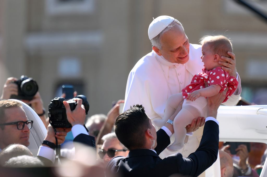 Százezres tömeg gyűlt össze XIV. Leó pápa beiktatására