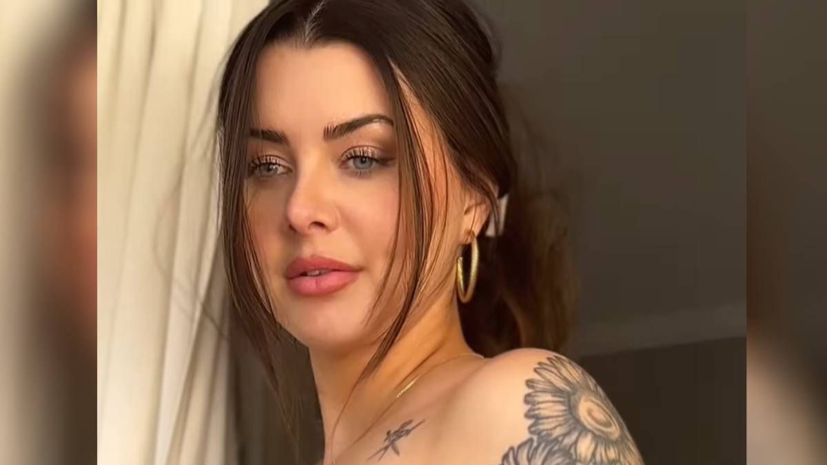 Kamerába tolt popó, kibuggyanó mellek: a bombázó tudja, miért rajonganak érte milliók