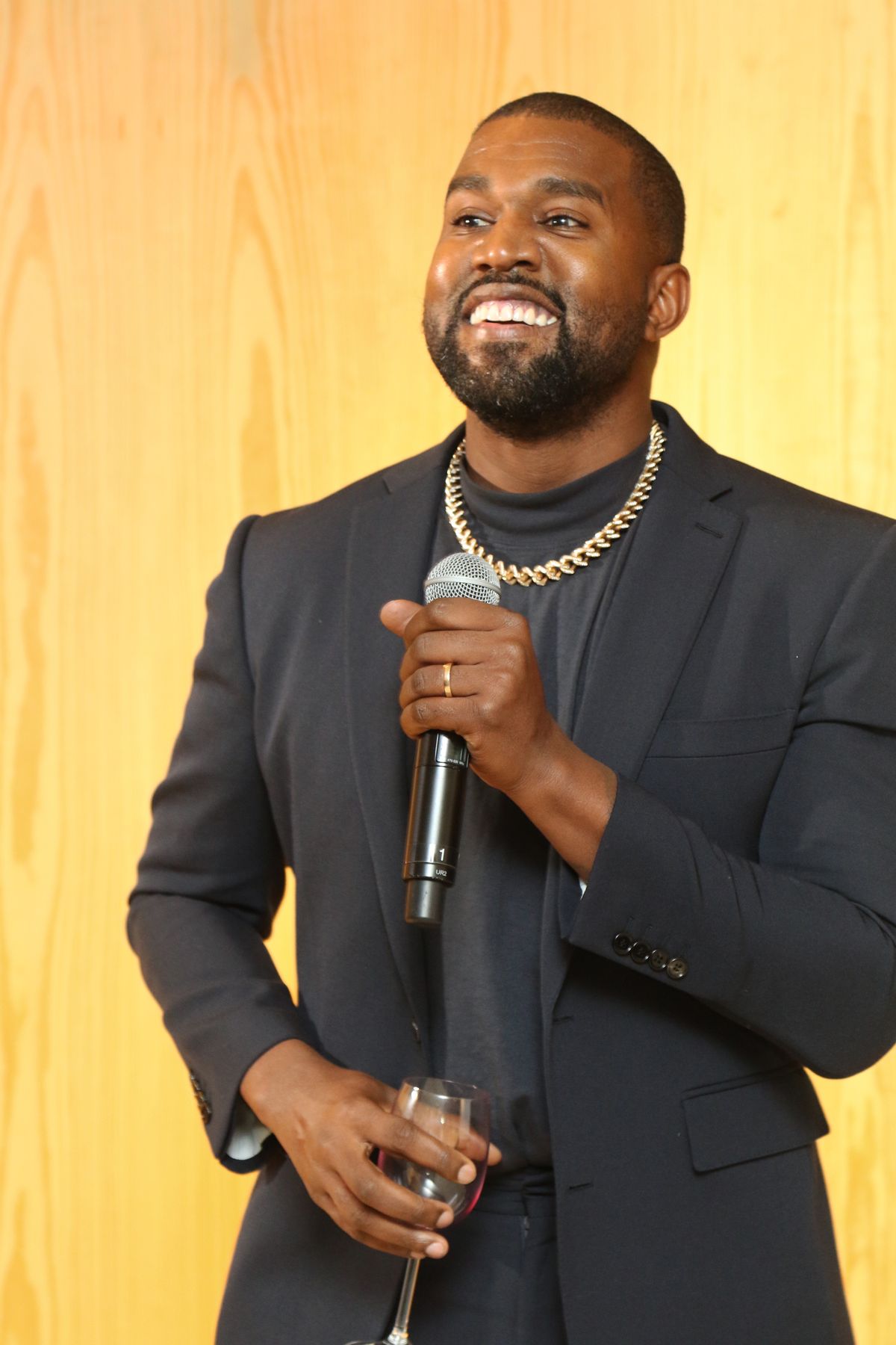 Kanye West beszólt a riporternek: "Nem fogsz centiket levenni a farkamról, tesó. Hány követőm van?"