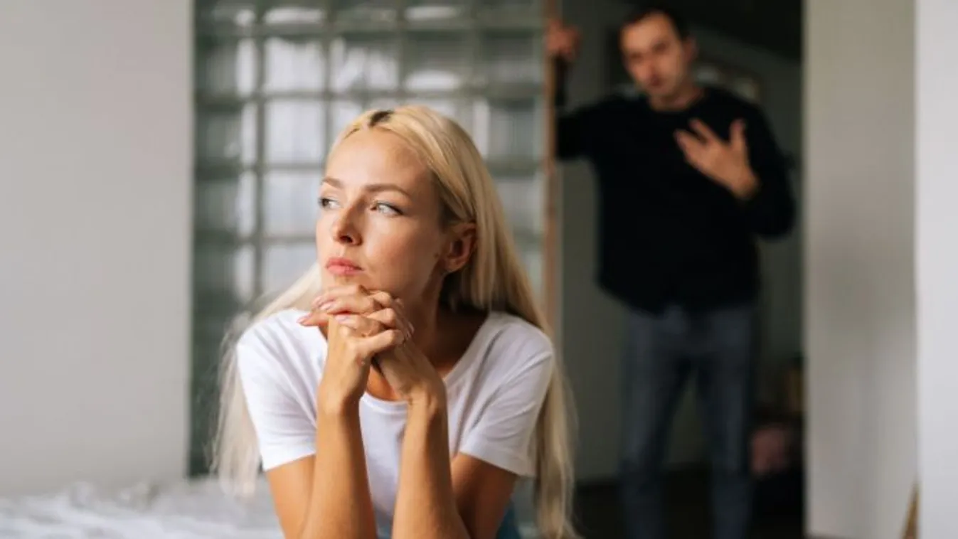 Mit tennél? Egy férfi teljesen felháborodott, miután barátnője megengedte exének, hogy beköltözzön hozzájuk