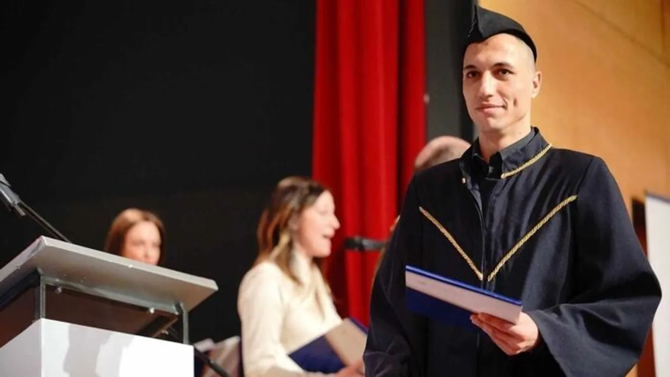 Évekig hajléktalanként élt az utcán, ma már a második diplomájára készül Dávid