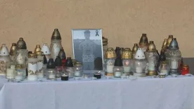 Összetört a gyásztól, két szót ismételgetett zokogva a focibalesetben elhunyt Máté édesanyja - fotó, videó
