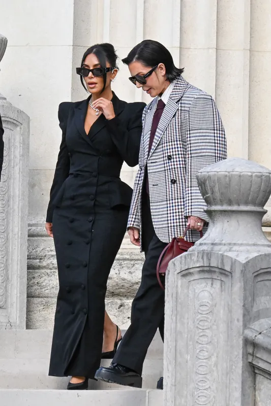 Kris Jenner elkísérte lányát Párizsba a bírósági tárgyalásra