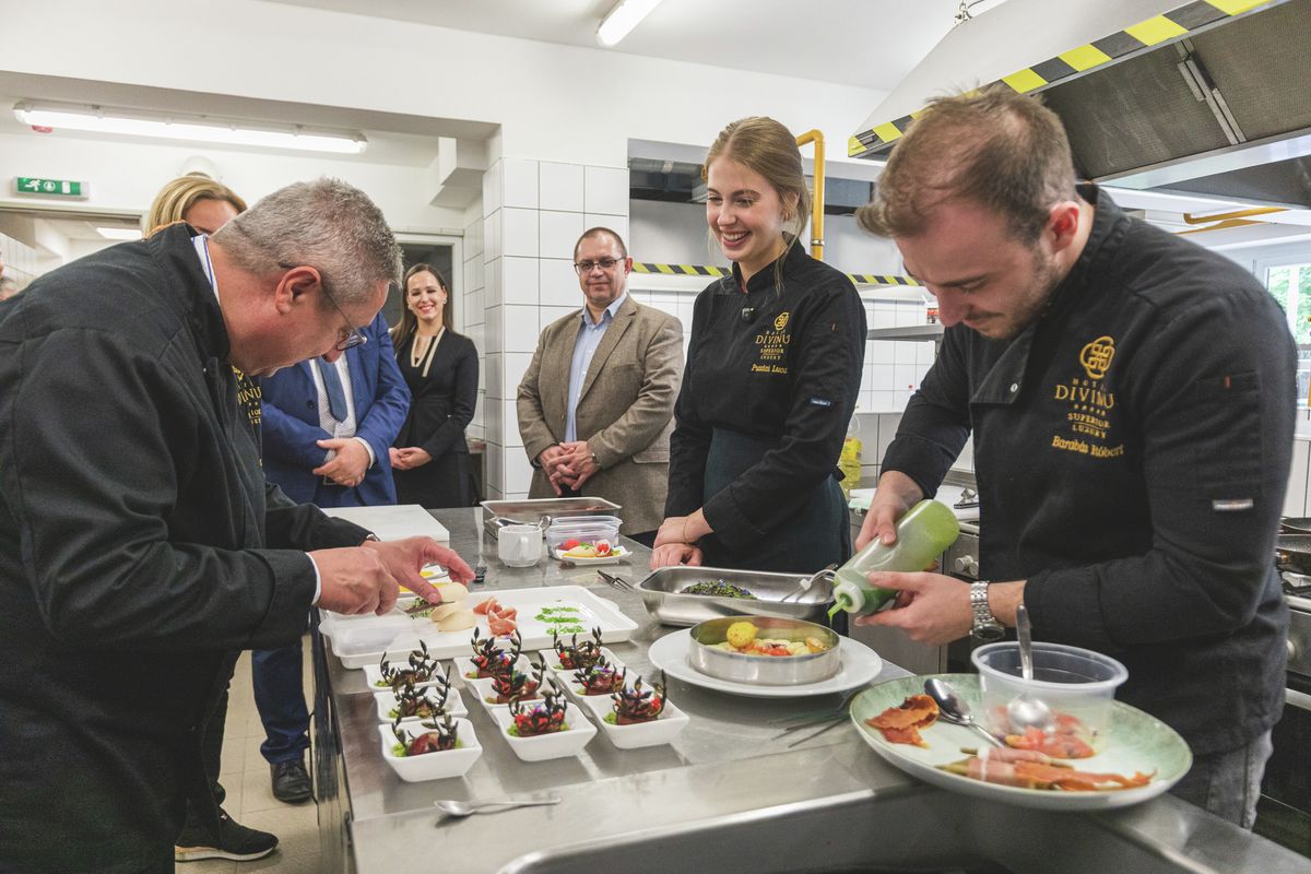 Zabagép sajtótájékoztató illusztráció