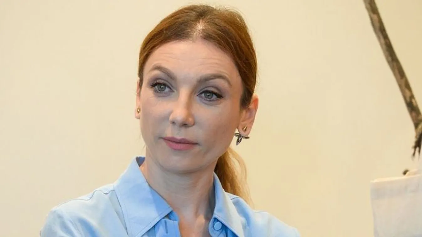 Köpni-nyelni nem tudnak a rajongók: utcai videó készült Rúzsa Magdiról