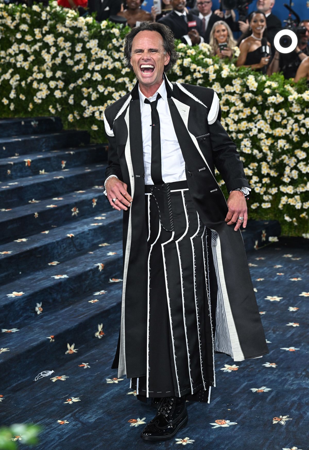 Walton Goggins nagyon illetlenül viselkedett Aimee Lou Wood-dal szemben
