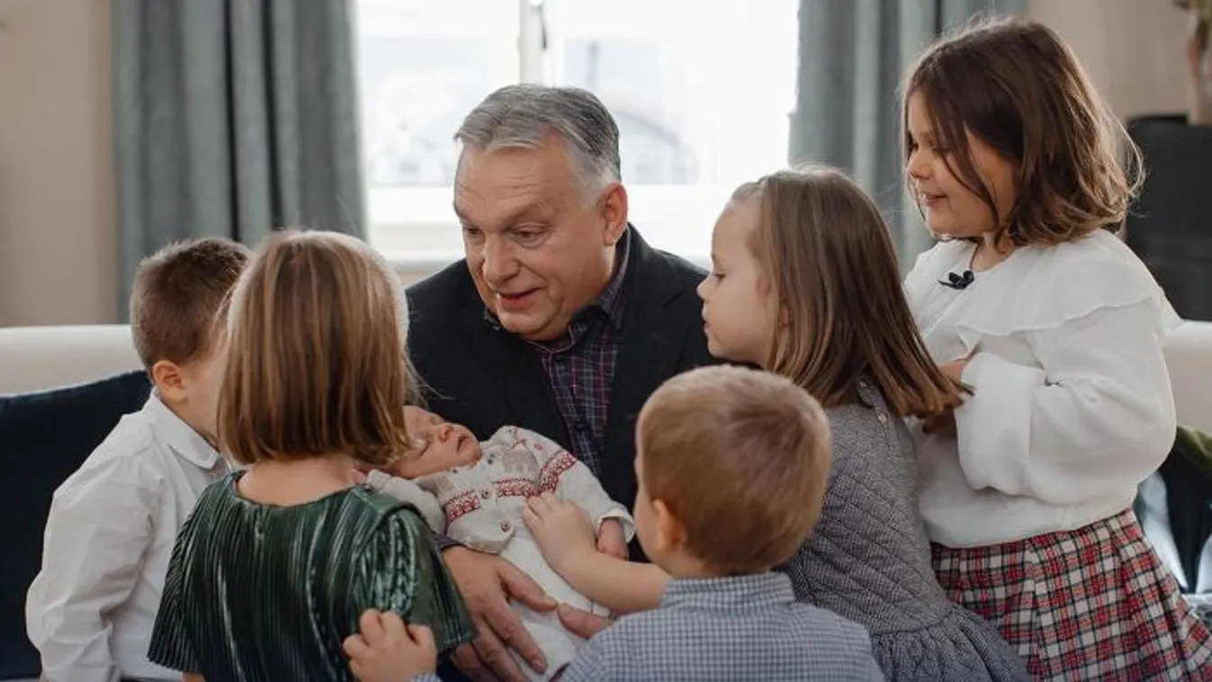 Cukiságbombát dobott le Orbán Viktor, unokáival együtt kíván boldog anyák napját