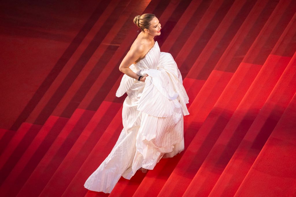 Az újdonsült kétszeres édesanya, Jennifer Lawrence hódította meg Cannes-t – Galéria