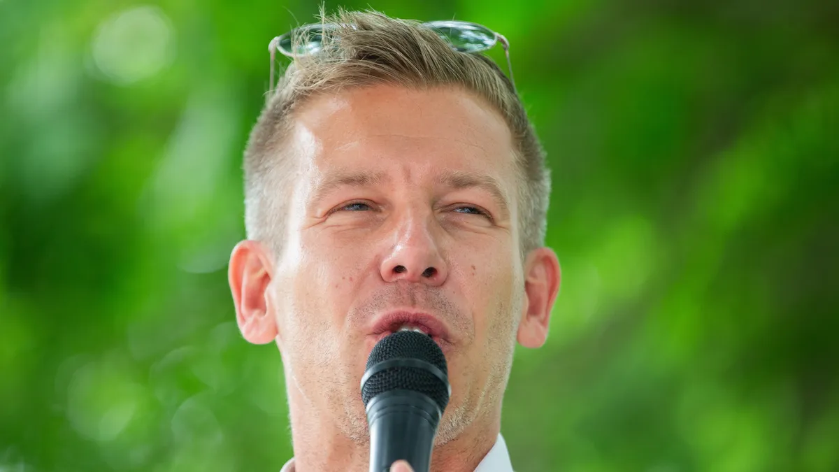 Magyar Péter az EP-ben letagadta, hogy lehallgatta a feleségét - Videó