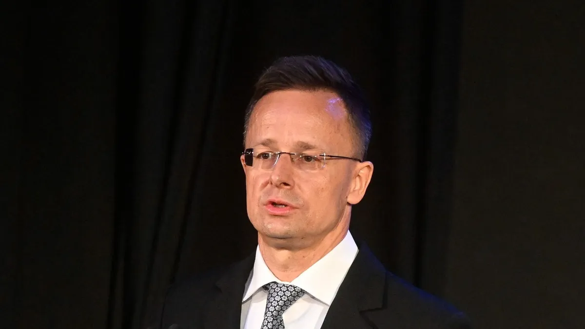 SZIJJÁRTÓ Péter