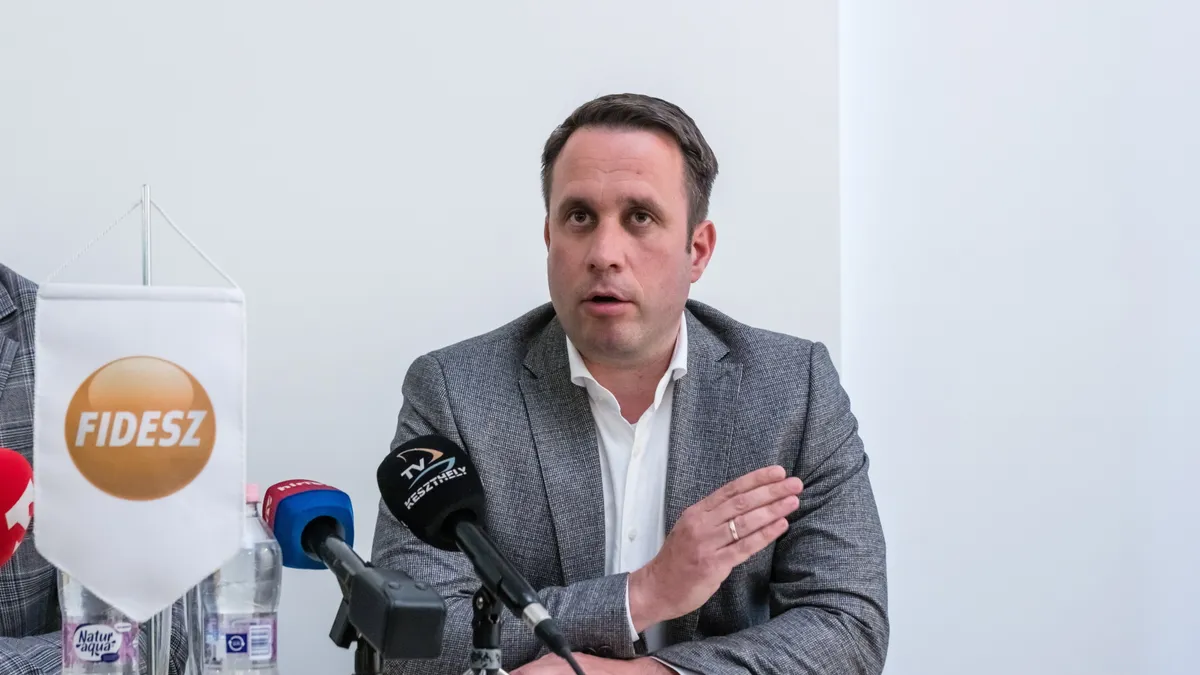 Dömötör Csaba: Brüsszel ki akarja iktatni a tagállamok véleményét az ukrajnai bővítés vitájából
