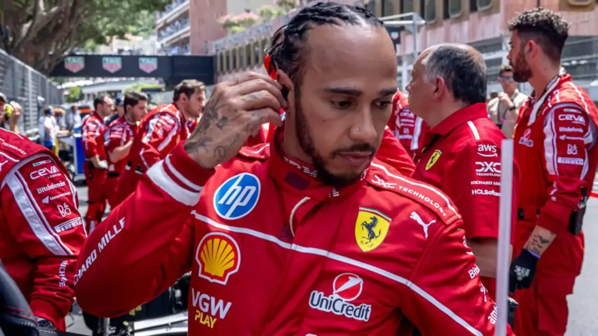Hamilton szerint ostobaság, hogy nem tud összedolgozni a mérnökével