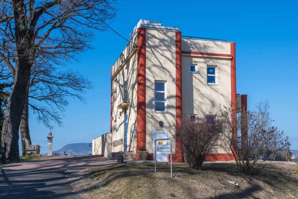Az Örök szerelem háza Fonyódon, mesés környezetben áll, a Balaton legszebb panorámájával 