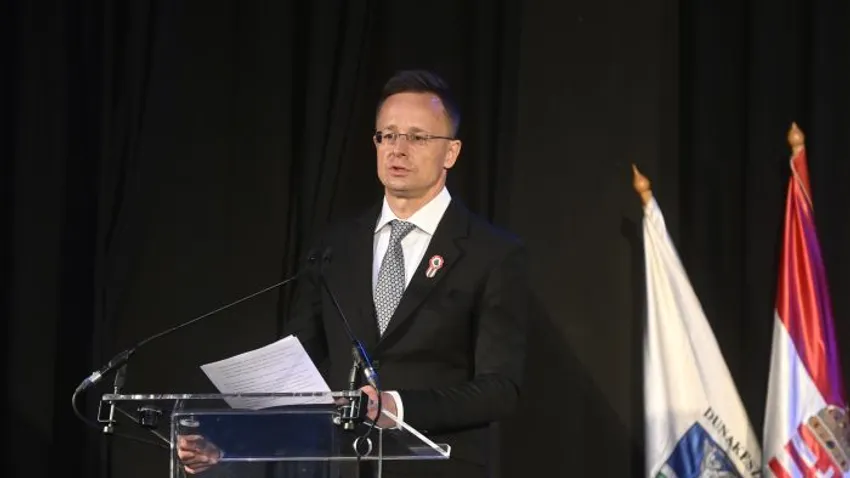 Szijjártó Péter fontos bejelentést tett a bombázás kapcsán