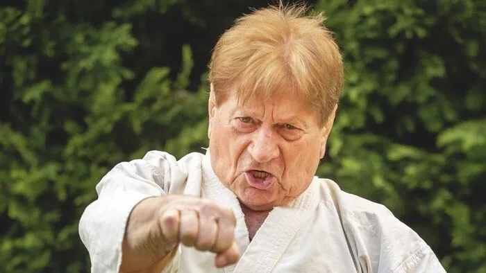 Harsányi Gábor közel 80 évesen is karatézik!