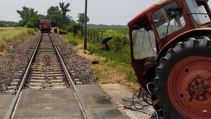 Elgázolta a vonat, élve szállt ki a roncsból a traktoros