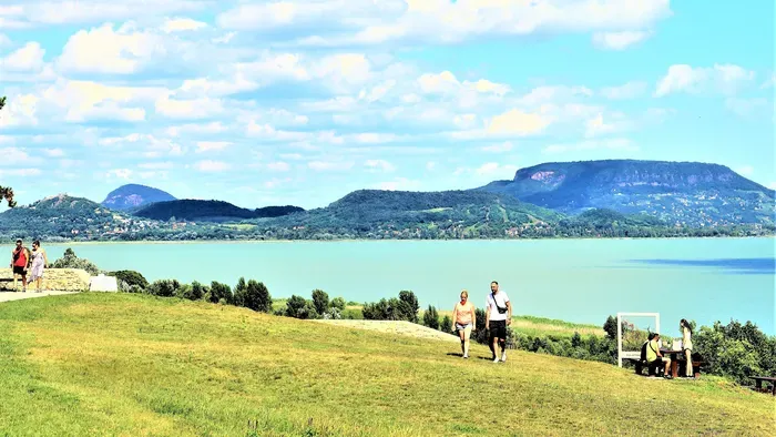 Kutyabarát szállások a Balaton északi partján