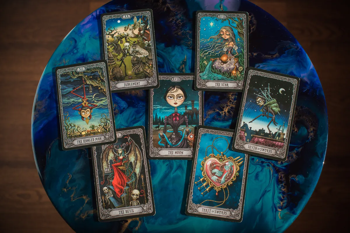 Tarot kártya, jóslás, kártyavetés