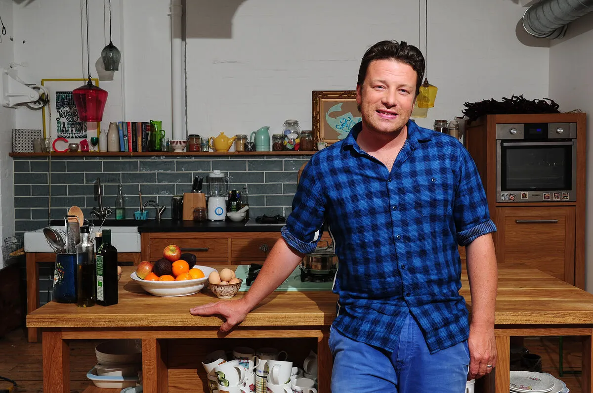 A The Naked Chef sztárja minden befolyását kihasználja, hogy segítsen a diszlexiásokon. 