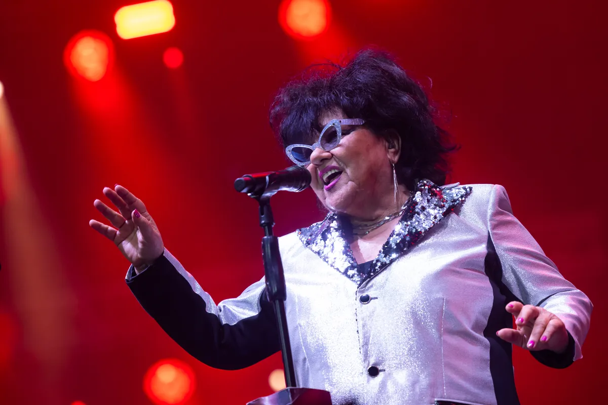 Dolly most is elvarázsolta hangjával a közönséget