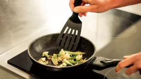 Vigyázat: ezek a konyhai eszközök rákkeltő anyagokat tartalmazhatnak