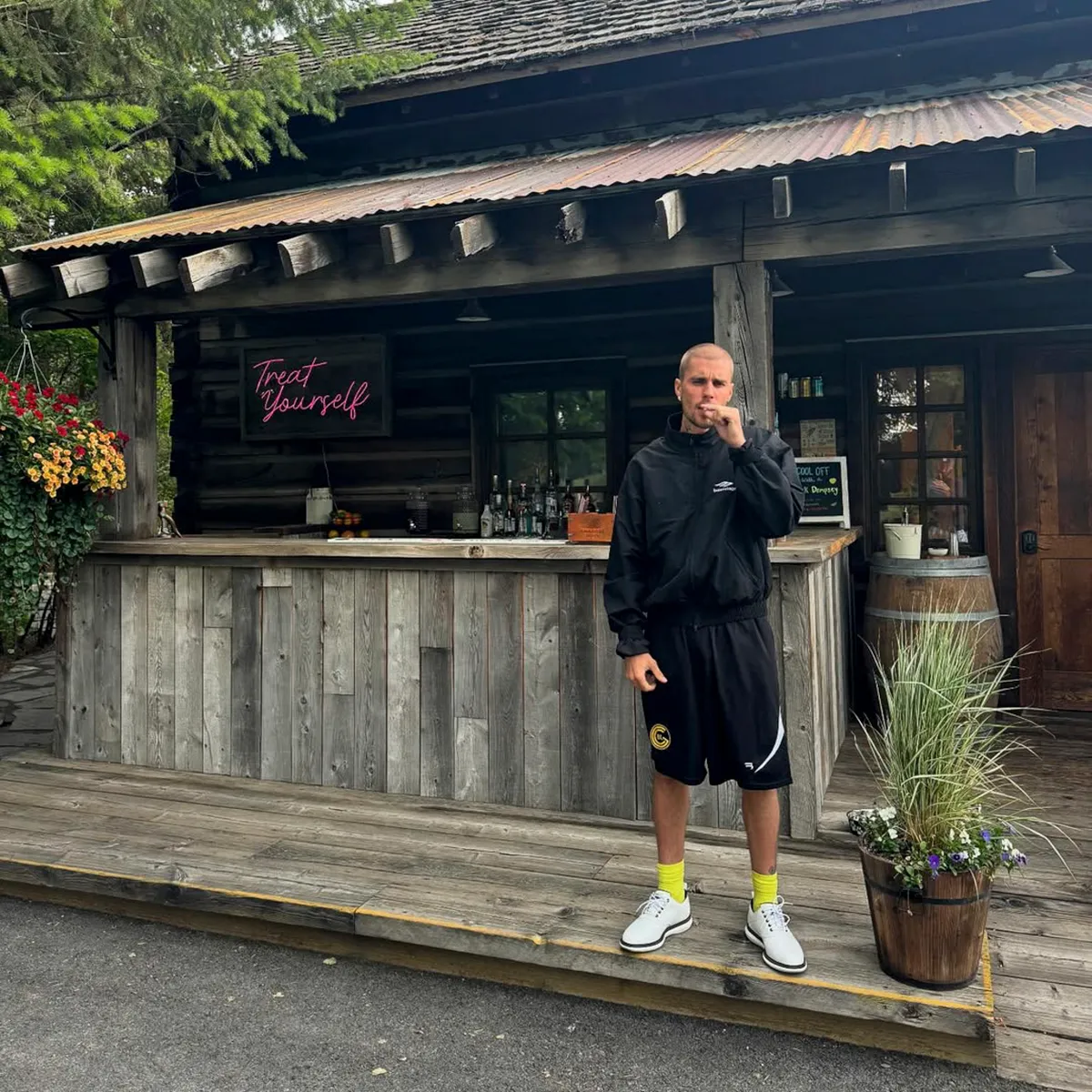 Justin Bieber ismét összetűzésbe keveredett a fotósokkal