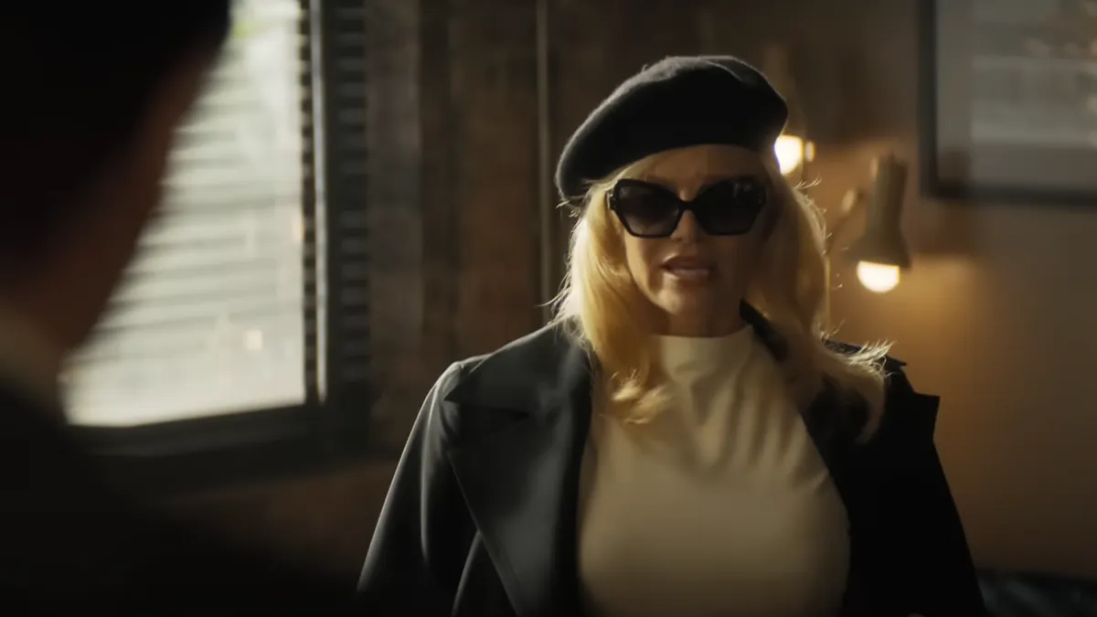 Csupasz pisztoly: Liam Neeson még Pamela Andersont is térdre kényszeríti a legújabb trailerben