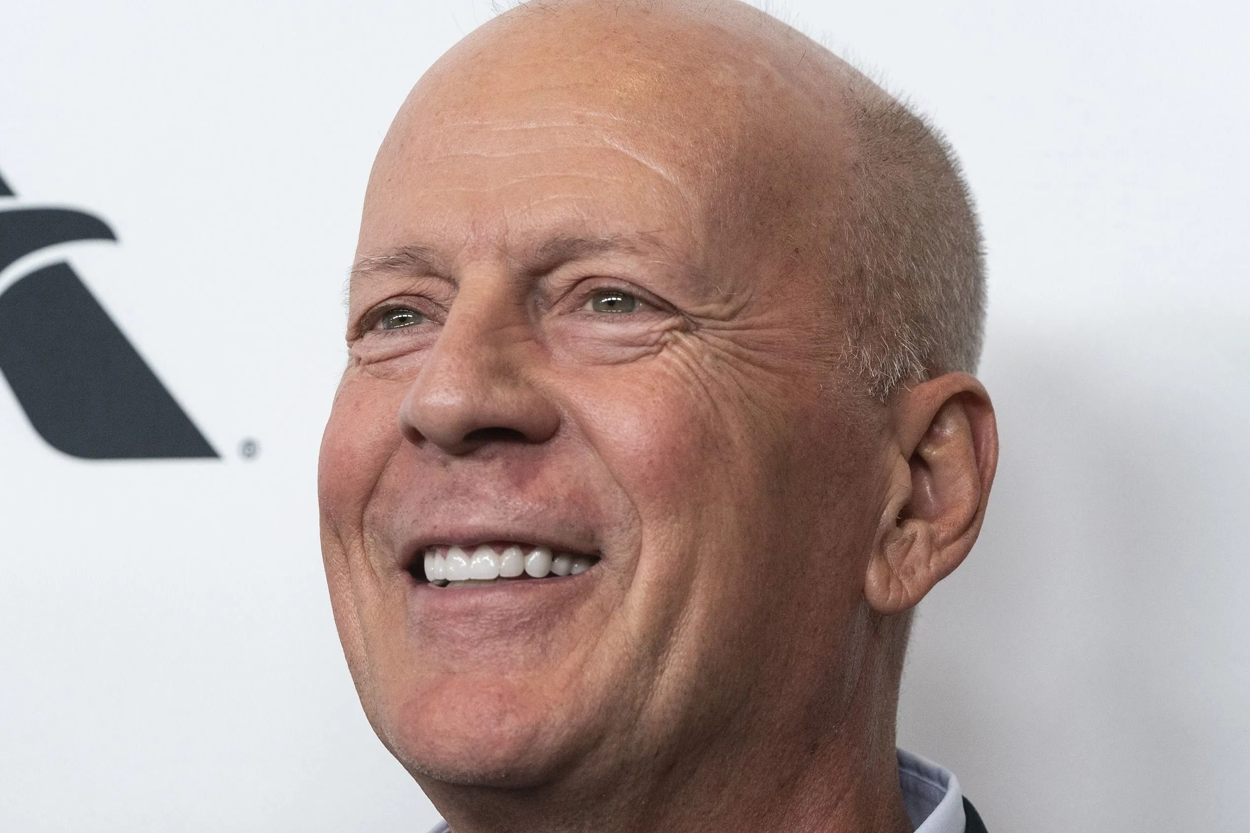 Bruce Willis lánya friss fotókat osztott meg édesapjáról