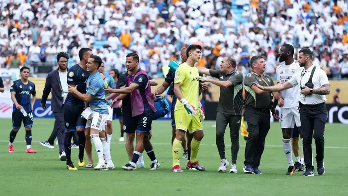 Óriási botrány, félbeszakadt a Real Madrid meccse