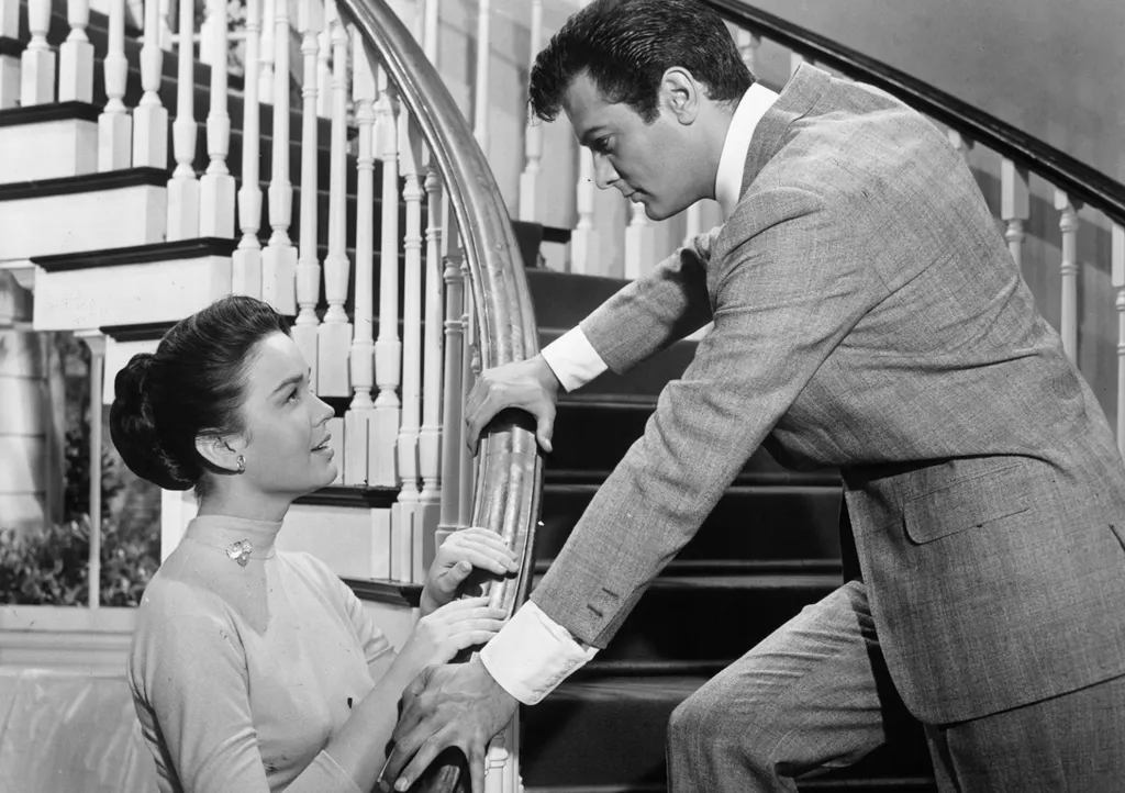 Tony Curtis romantikus filmekben kezdte a karrierjét az 50-es években. 