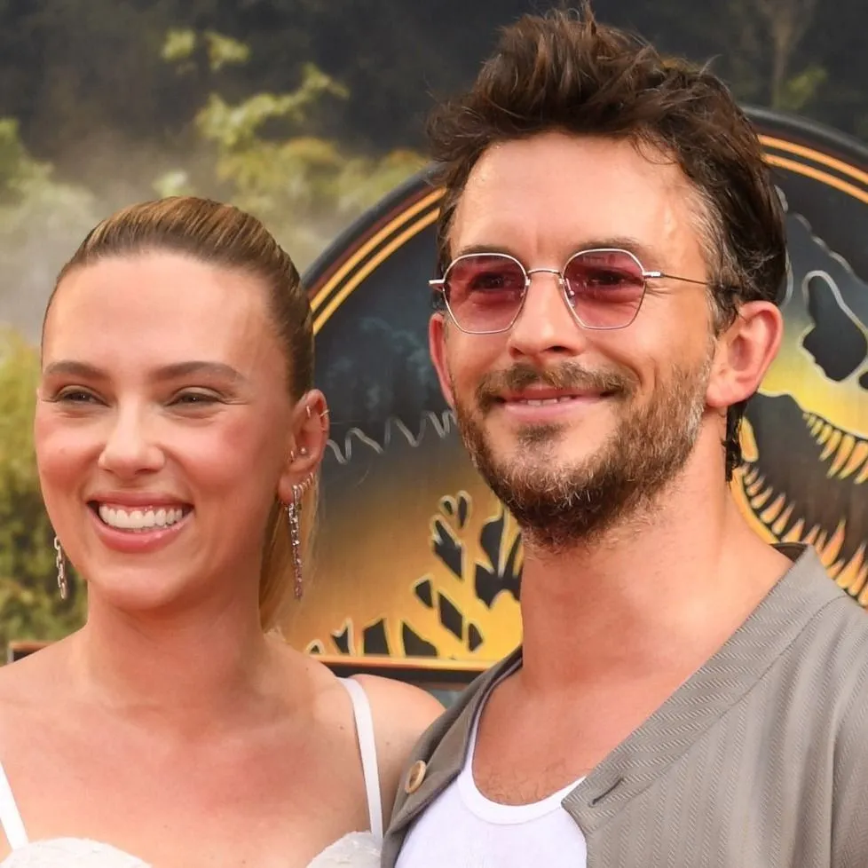 Csókbotrány: megvédték Scarlett Johansson-t, miután a vörös szőnyegen csalta meg a férjét