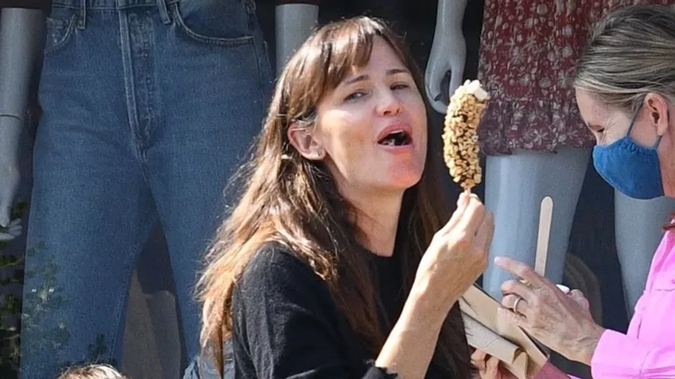 A sztár is ember: így fagyizik Gigi Hadid vagy épp Jennifer Garner a legnagyobb hőségben – galéria