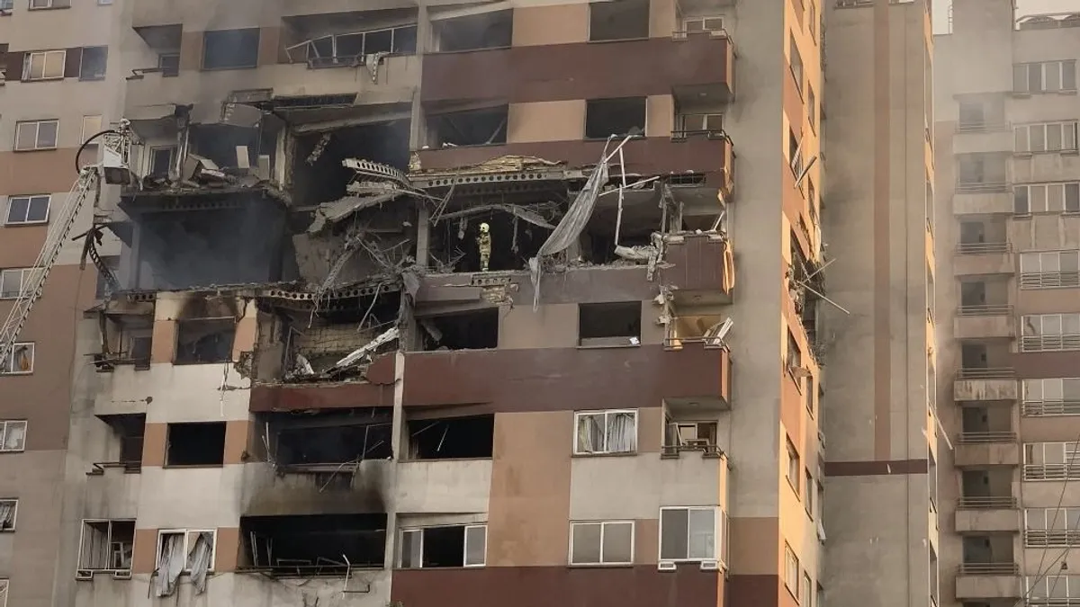 Izrael éjszaka megtámadta Iránt, romokban az épületek