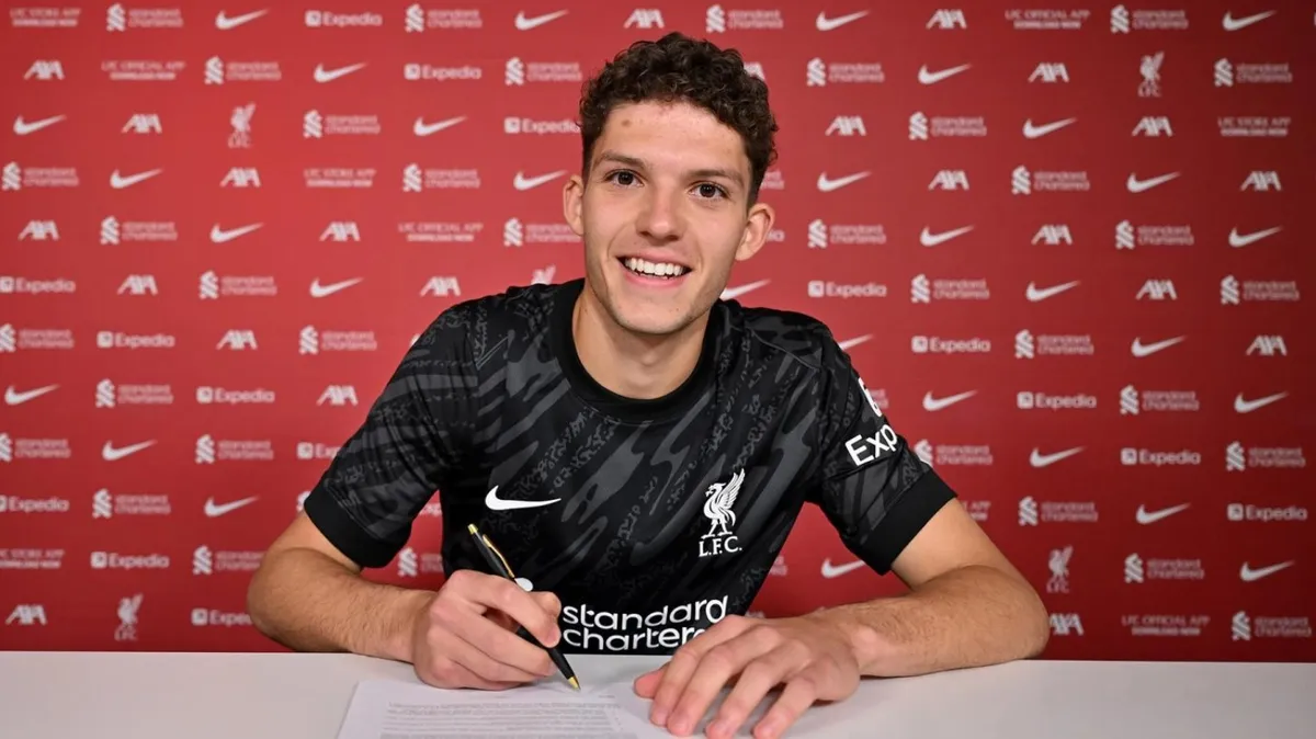 Pécsi Ármin személyében 20 éves magyar kapus igazolt a Liverpool