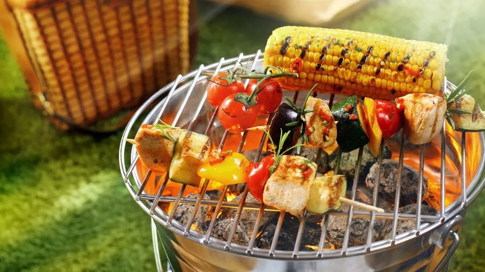 grillezzés, kukorica, grillzöldségek, zöldségnyárs, paradicsom, cukkini, paprika, padlizsán