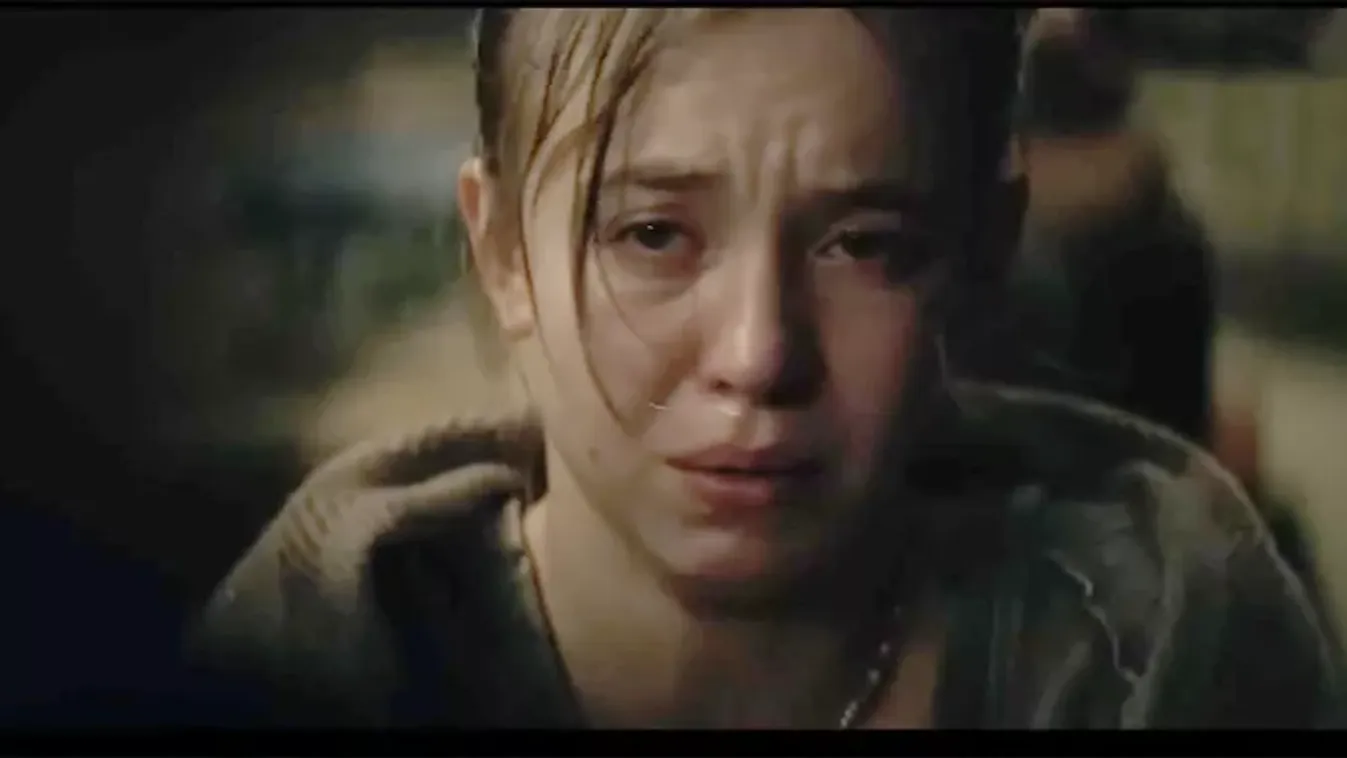Sydney Sweeney betépve hisztizik és üti az anyját: a színésznő vadállattá változott Julianne Moore oldalán