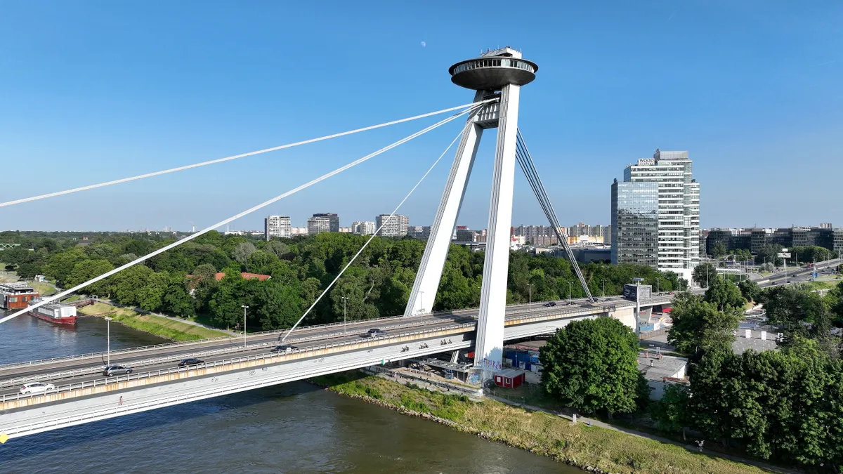 Fedezd fel Pozsonyt, Szlovákia, UFO