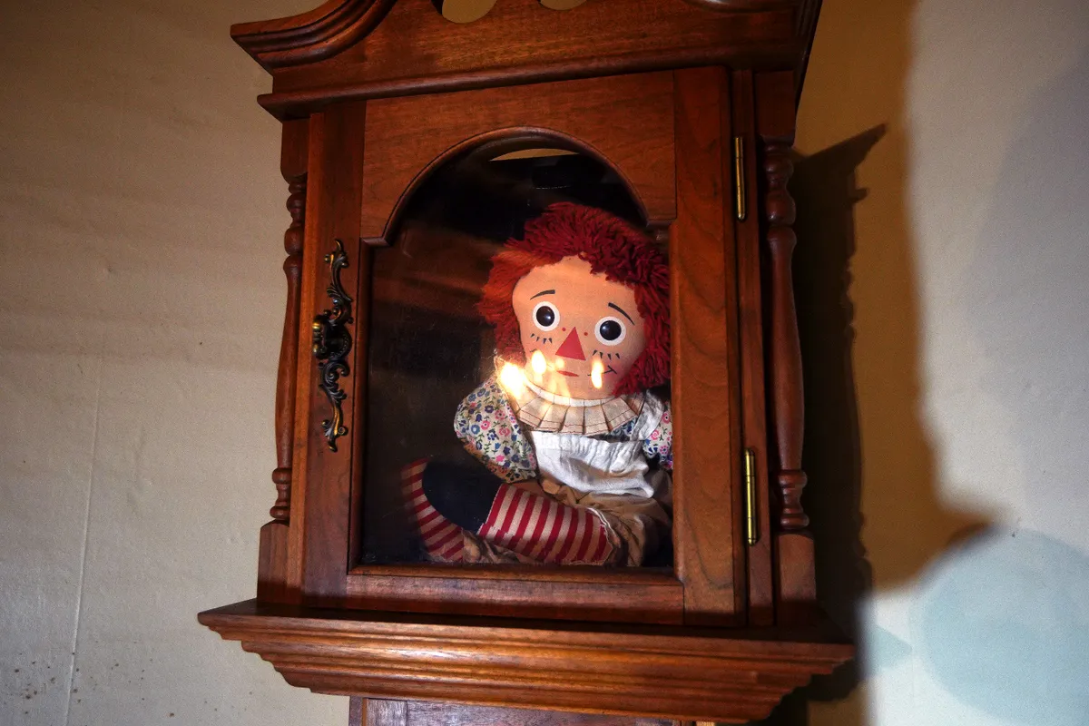 Warrennék úgy döntöttek, hogy végleg üveg mögé zárják Annabelle-t