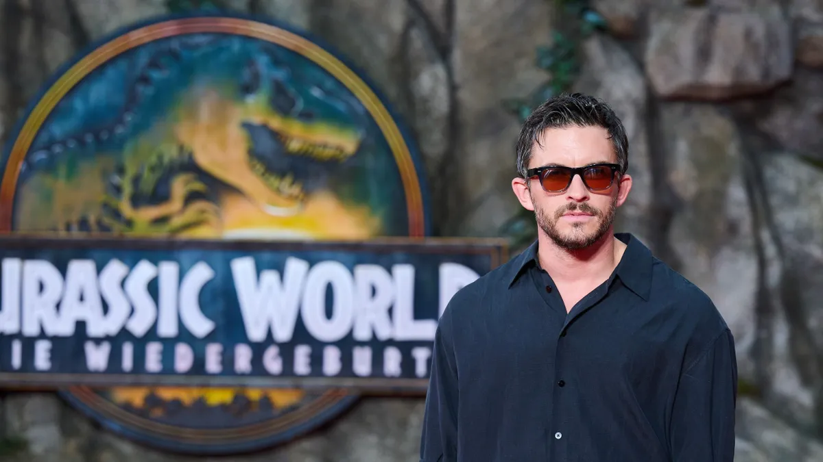 Jonathan Bailey az életét kockáztatta a Jurassic World Rebirth forgatásán