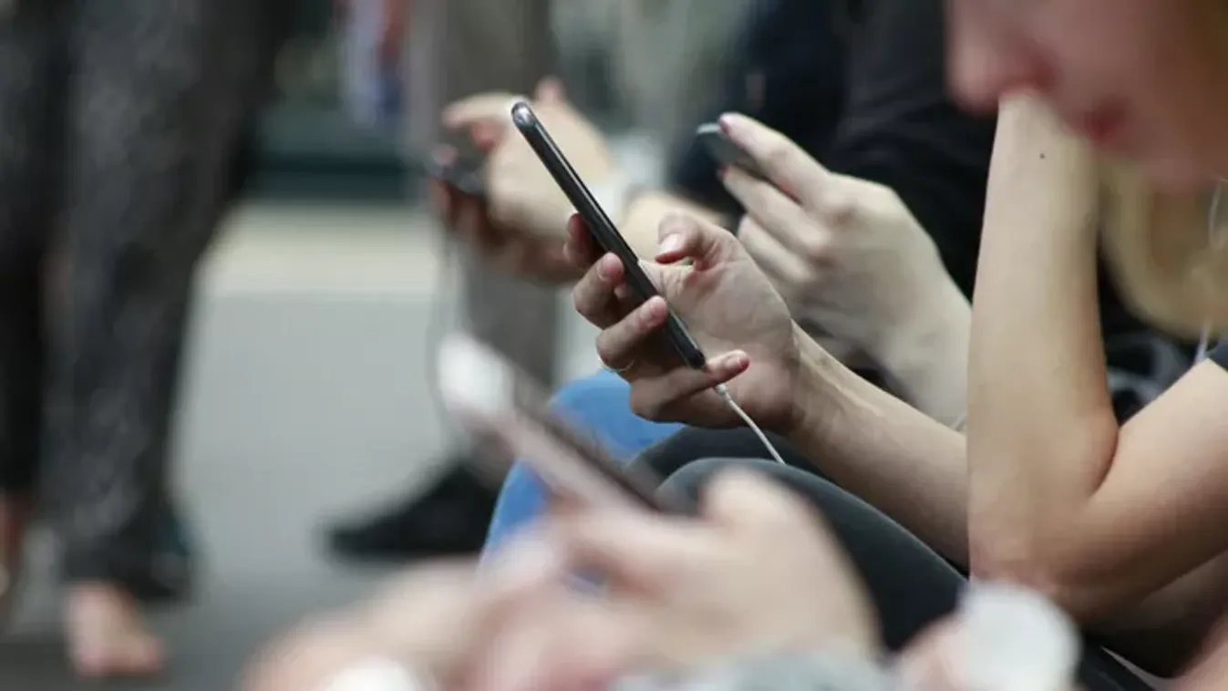 Felfedték a tudósok: ez történik az agyaddal, ha 72 órán át nem használod a telefonod