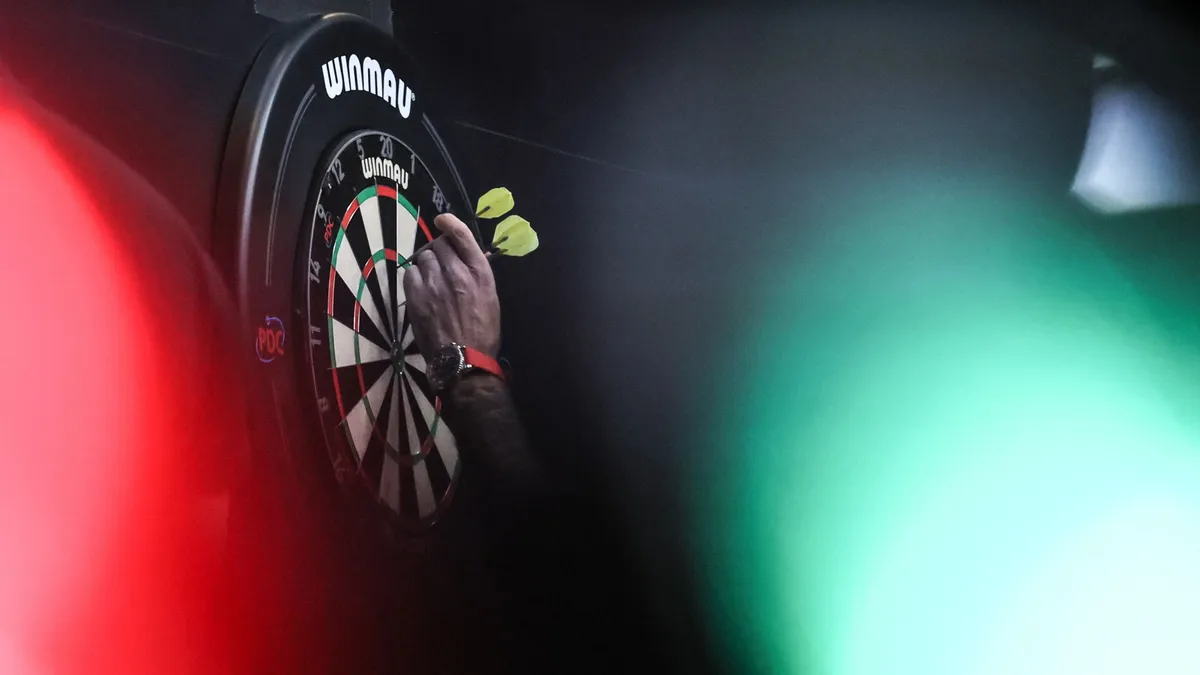 Történelmi pillanat, magyar sztár is indul a darts-világbajnokságon!