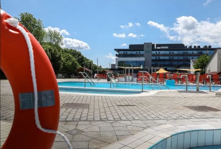 Újra megnyitja kapuit a Tiszaújvárosi strand: szebb lett mint valaha
