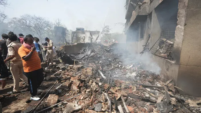 Csaknem 300 halottja van az indiai repülőgép balesetnek