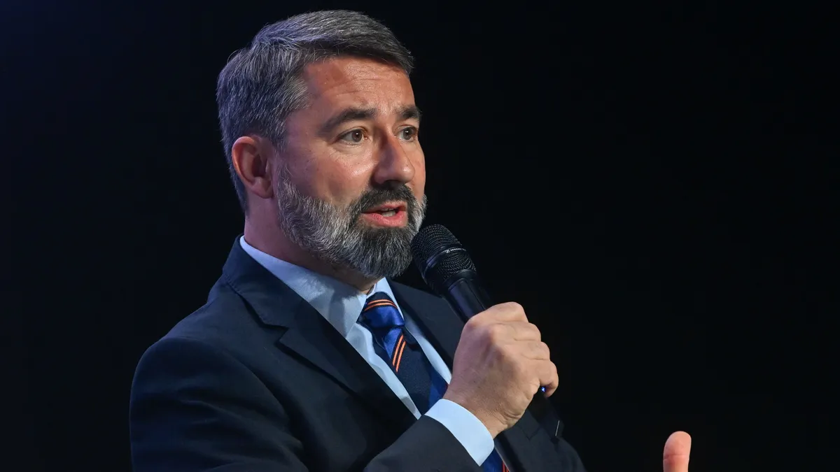 HIDVÉGHI Balázs