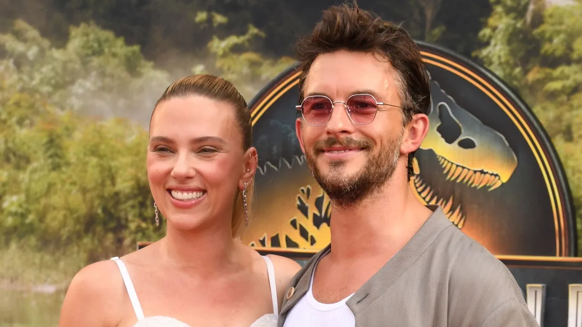 Csókbotrány: megvédték Scarlett Johansson-t, miután a vörös szőnyegen csalta meg a férjét