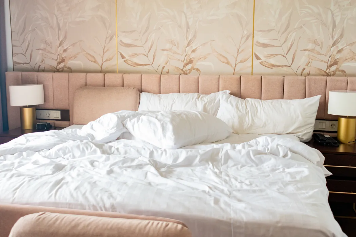 Messy,Hotel,Bedding,And,Pillow