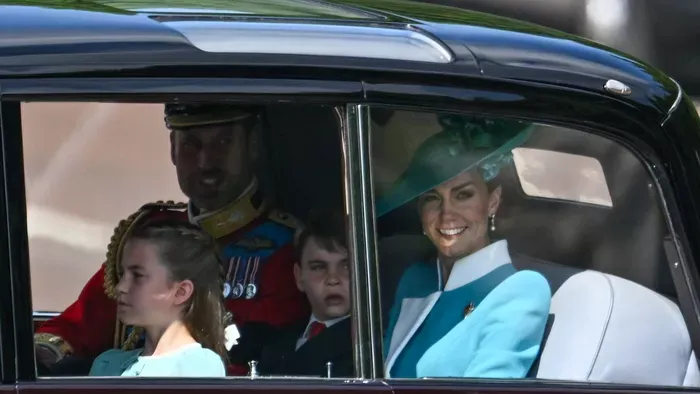 Katalin hercegné családja körében, útban a Buckingham-palotába