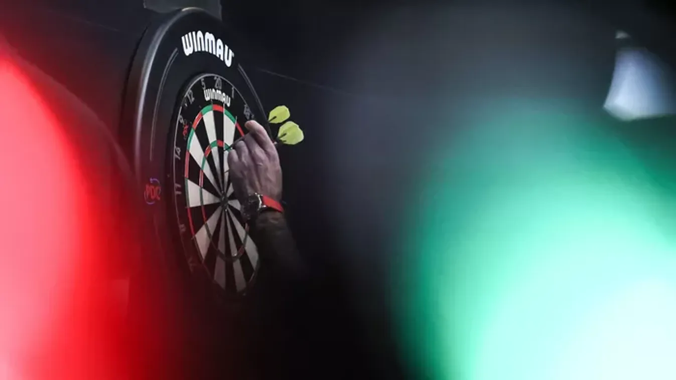 Történelmi pillanat, magyar sztár is indul a darts-világbajnokságon!