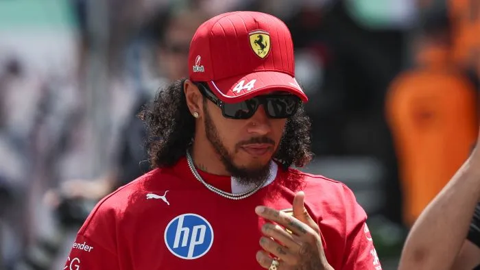  Lewis Hamilton nagy bajba került a Ferrarinál